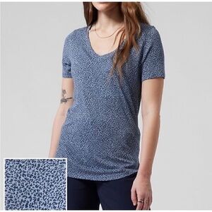 Athleta Breezy Scoop V-neck Tee